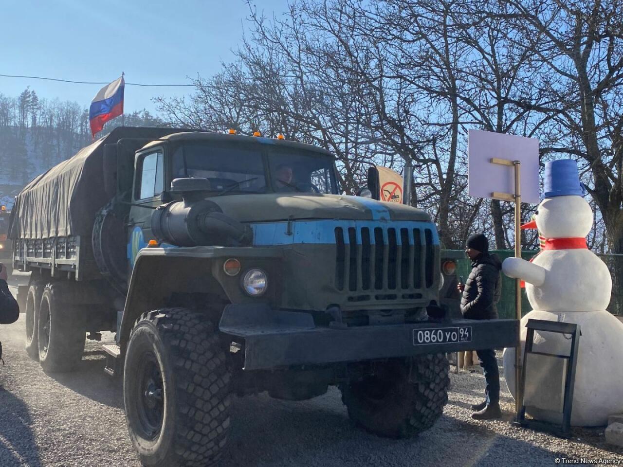 По Лачинской дороге беспрепятственно проехали еще девять автомобилей снабжения миротворцев