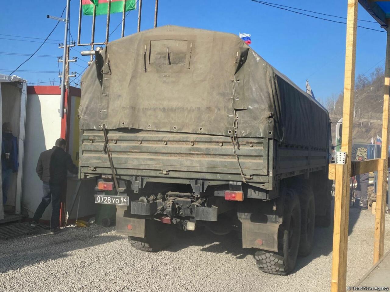 По Лачинской дороге беспрепятственно проехали еще девять автомобилей снабжения миротворцев