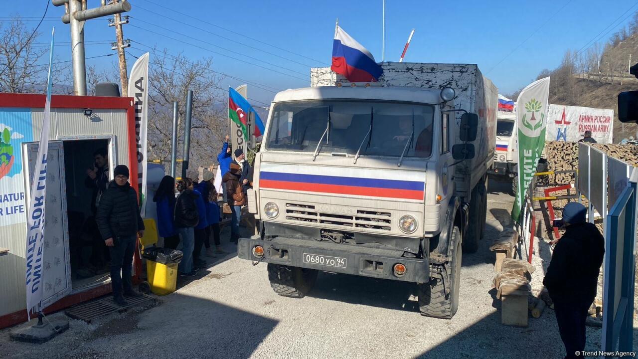 По Лачинской дороге беспрепятственно проехали еще 11 автомобилей миротворцев