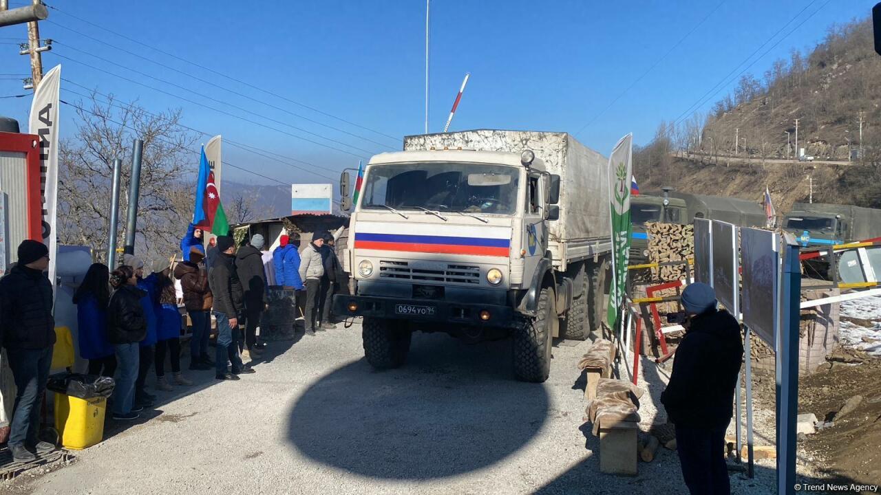 По Лачинской дороге беспрепятственно проехали еще 11 автомобилей миротворцев