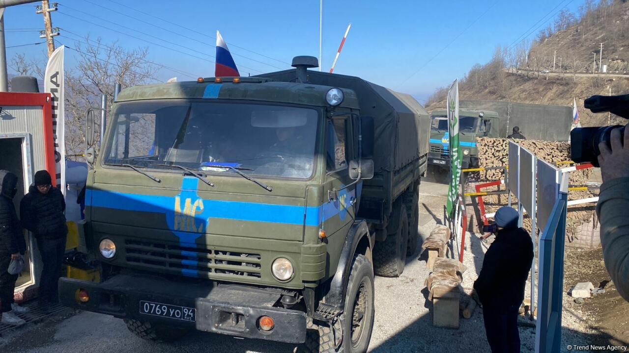 По Лачинской дороге беспрепятственно проехали еще 11 автомобилей миротворцев
