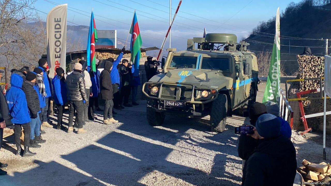 По Лачинской дороге беспрепятственно проехали еще 3 машины миротворцев