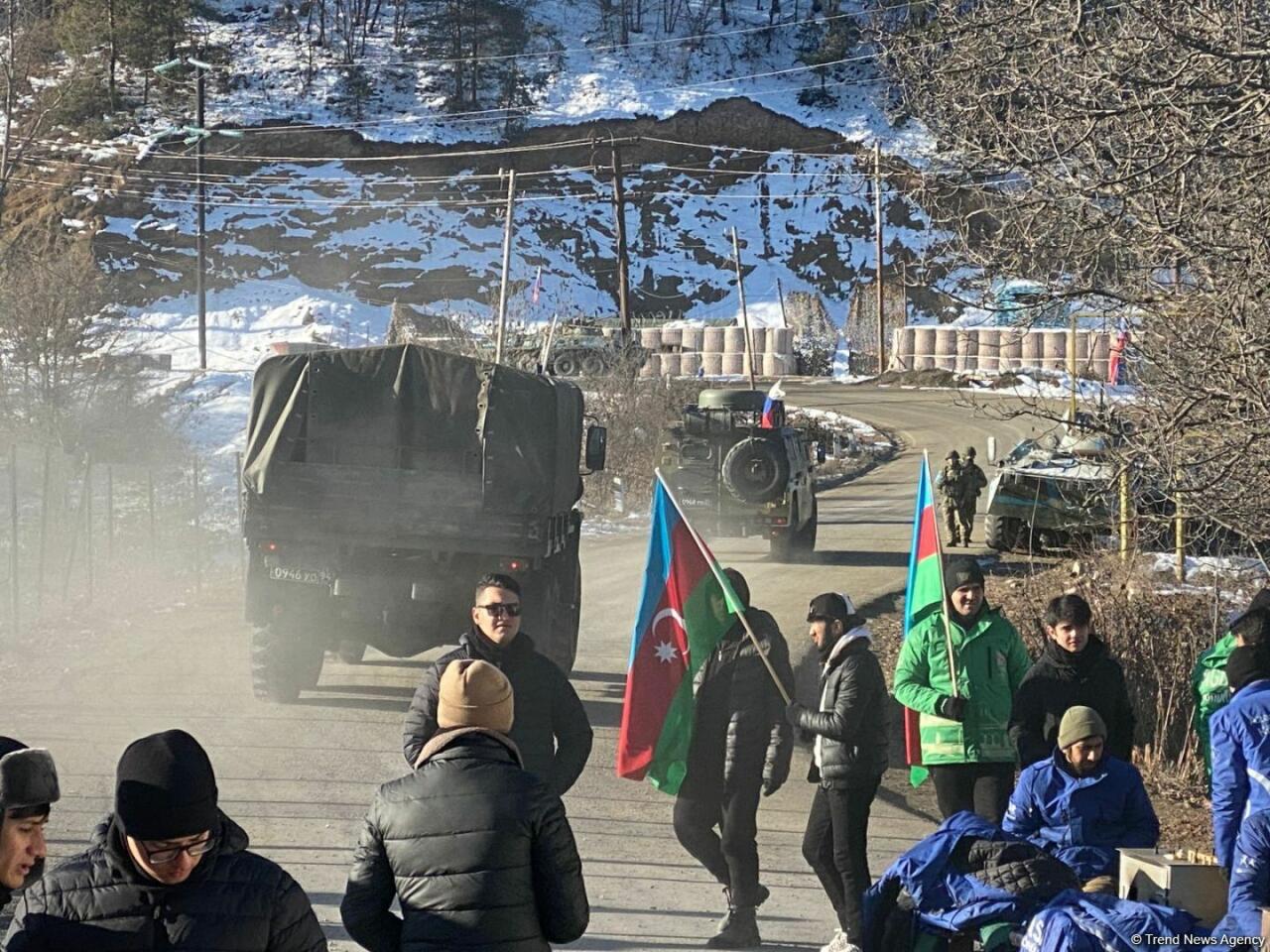 По Лачинской дороге беспрепятственно проехали еще 3 машины миротворцев