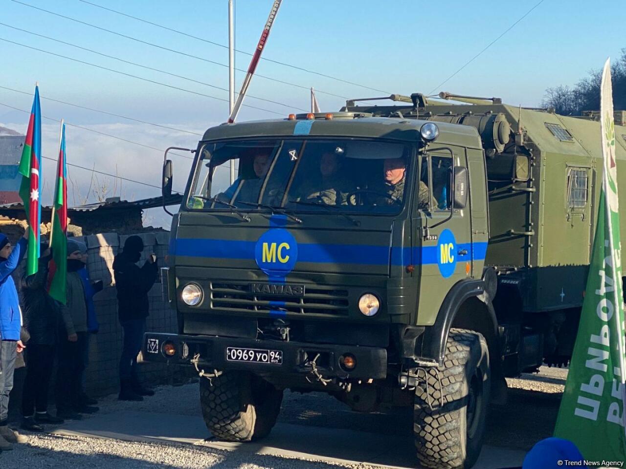 По Лачинской дороге беспрепятственно проехали еще 2 машины снабжения миротворцев