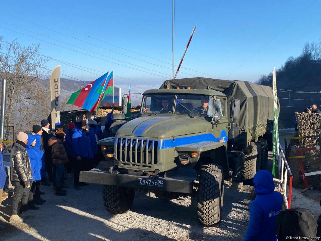 По Лачинской дороге беспрепятственно проехали еще 2 машины снабжения миротворцев