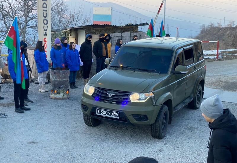 По Лачинской дороге проехал еще один легковой автомобиль миротворцев