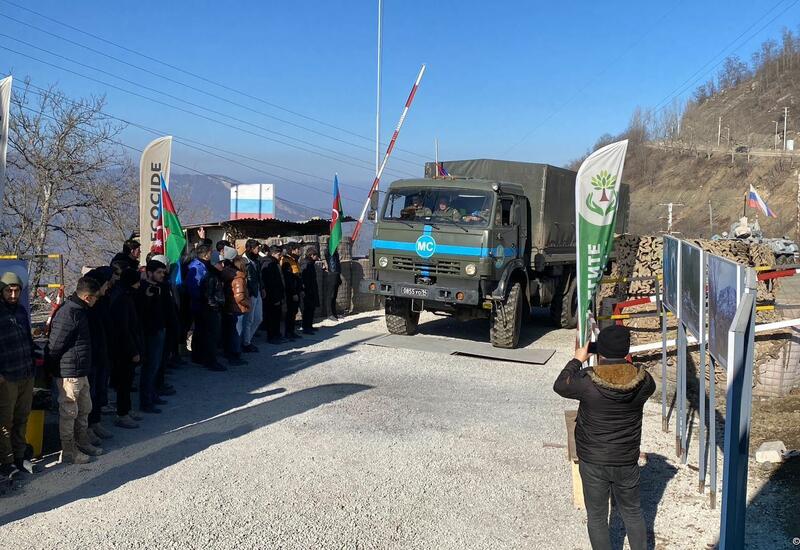По Лачинской дороге проехал еще один грузовой автомобиль миротворцев