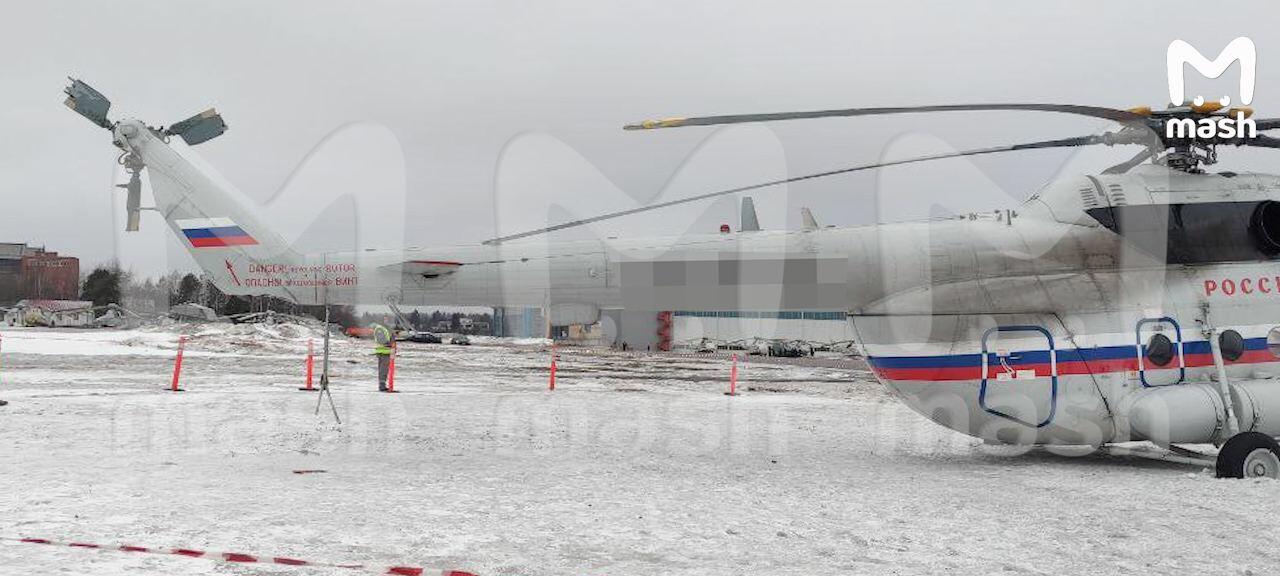 Во Внуково вертолет совершил жесткую посадку,