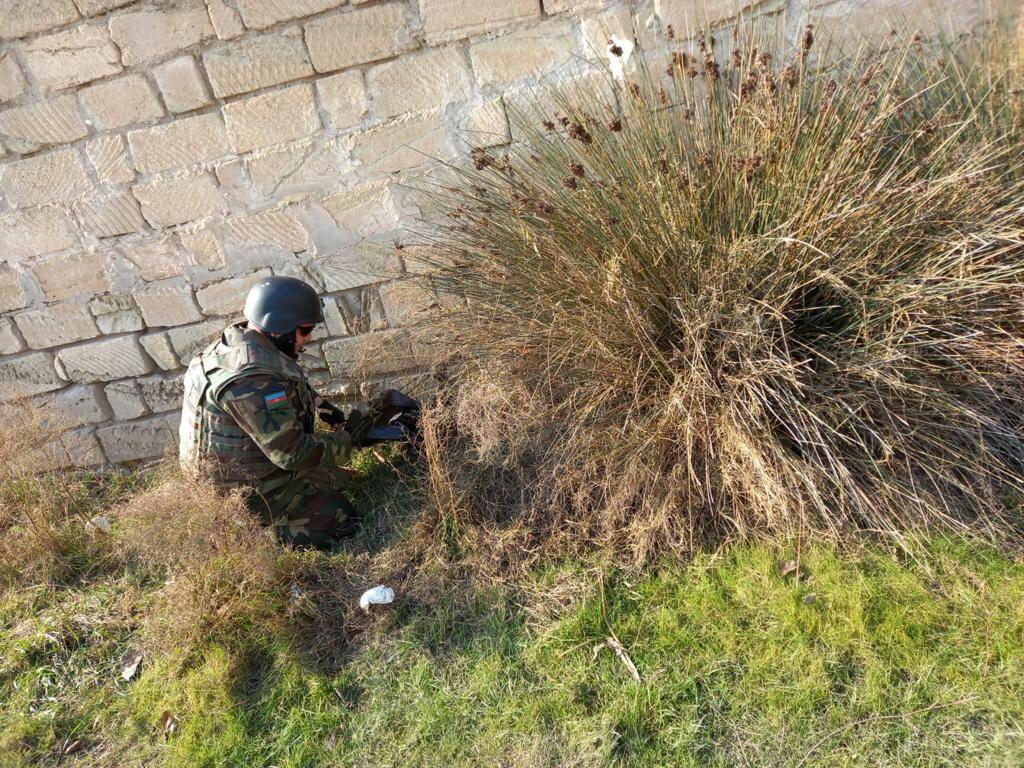 В бакинском поселке найдено 8 ручных гранат