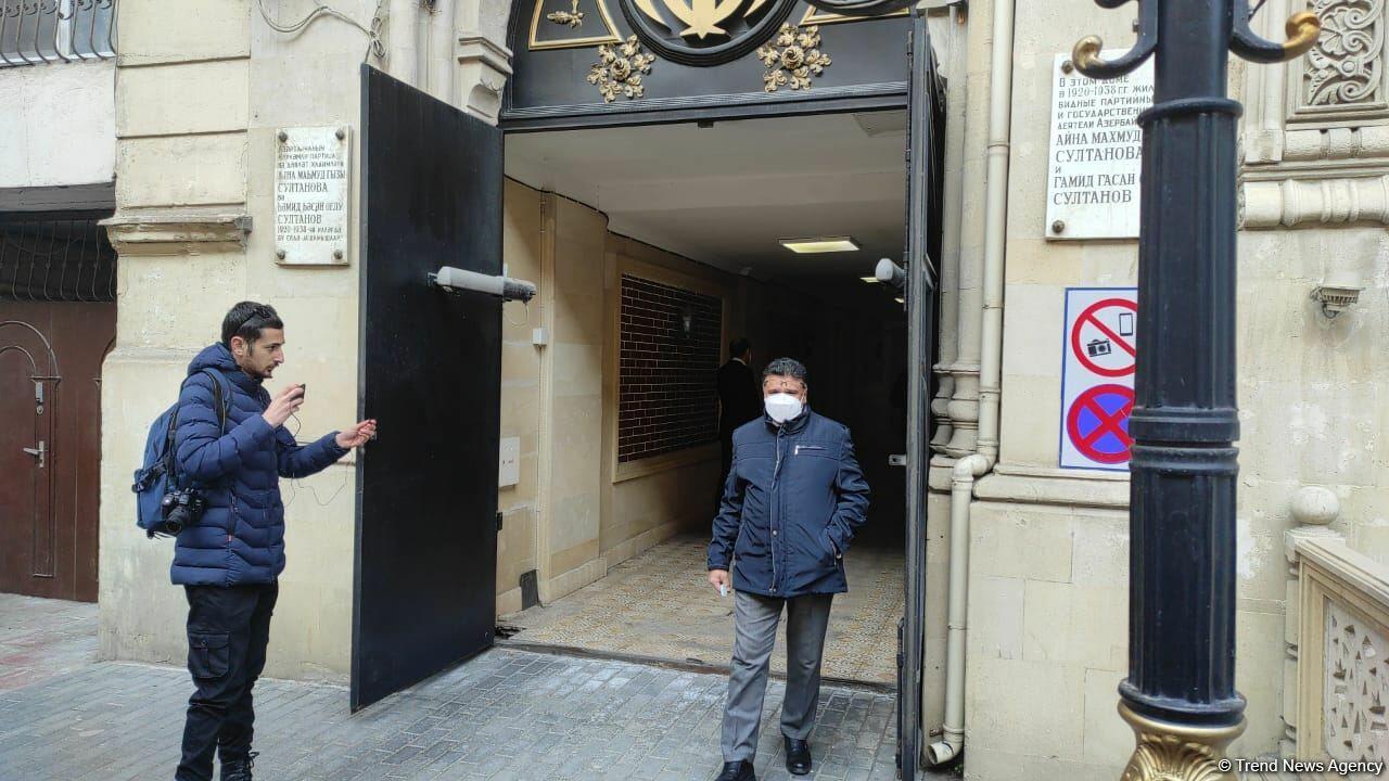 Дипломаты посольства Ирана в Баку бегут из здания