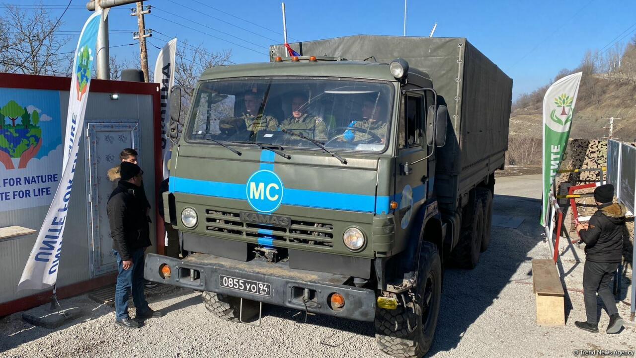 По Лачинской дороге проехал еще один грузовой автомобиль миротворцев