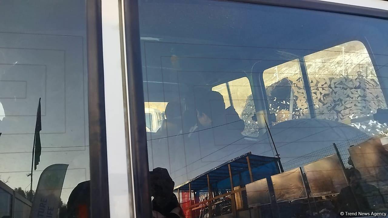 По Лачинской дороге проехали семь автомашин Красного Креста