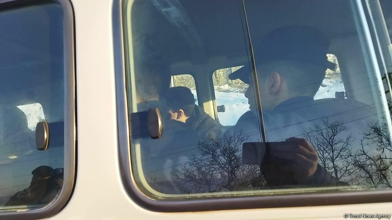 По Лачинской дороге проехали семь автомашин Красного Креста