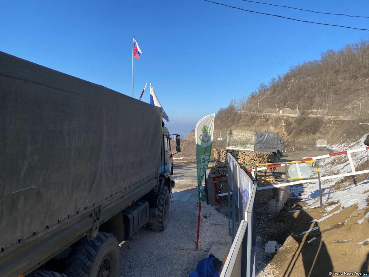 По Лачинской дороге проехало еще 12 автомобилей миротворцев