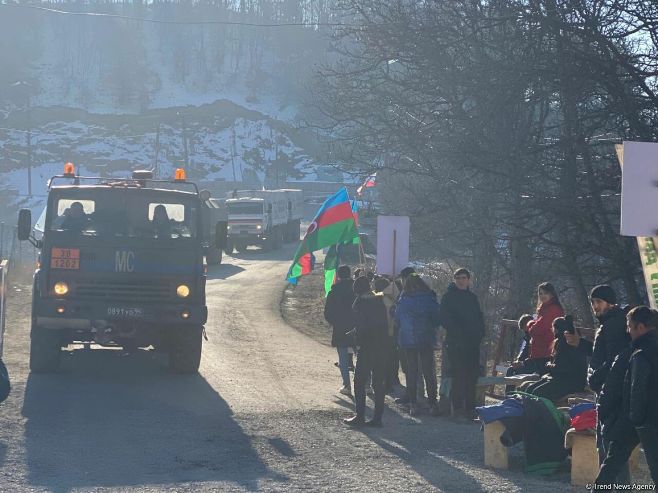 По Лачинской дороге проехало еще 12 автомобилей миротворцев