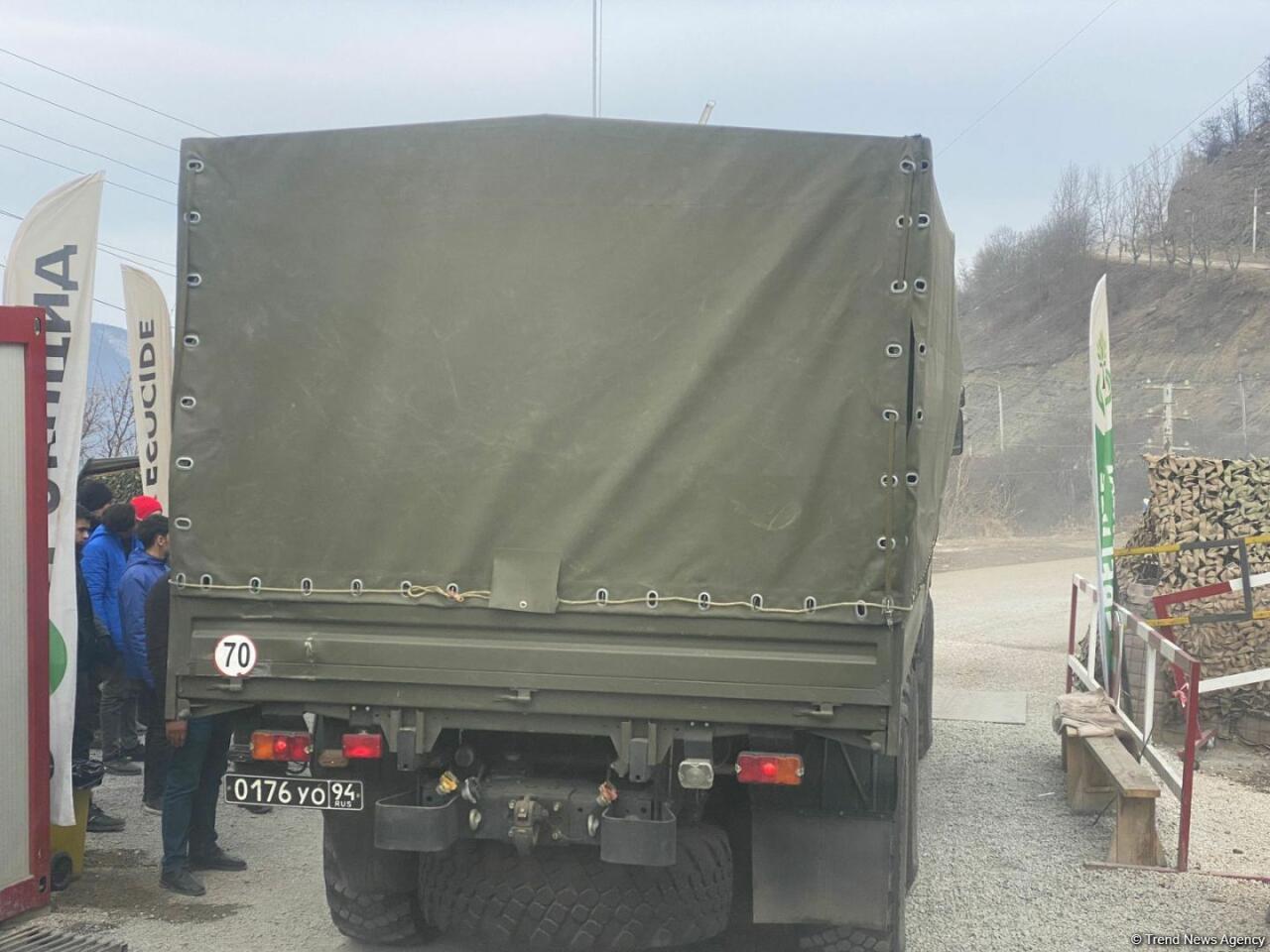 По Лачинской дороге проехали 13 автомашин снабжения миротворцев