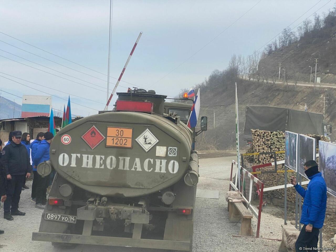 По Лачинской дороге проехали 13 автомашин снабжения миротворцев