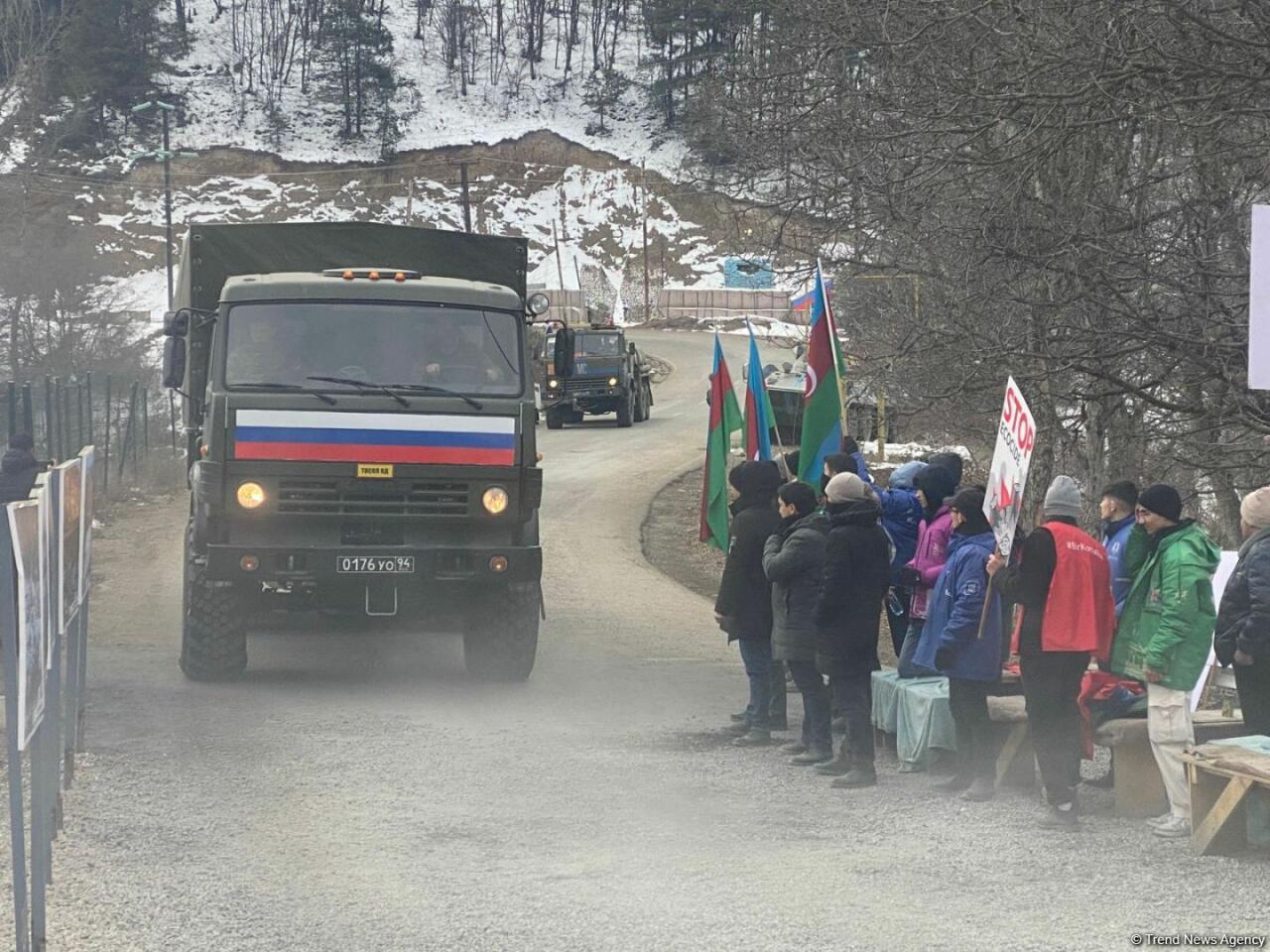 По Лачинской дороге проехали 13 автомашин снабжения миротворцев