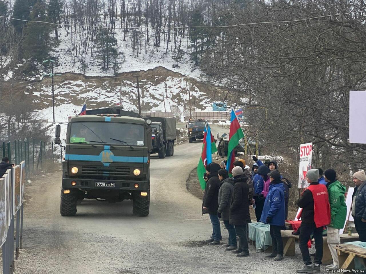 По Лачинской дороге проехали 13 автомашин снабжения миротворцев