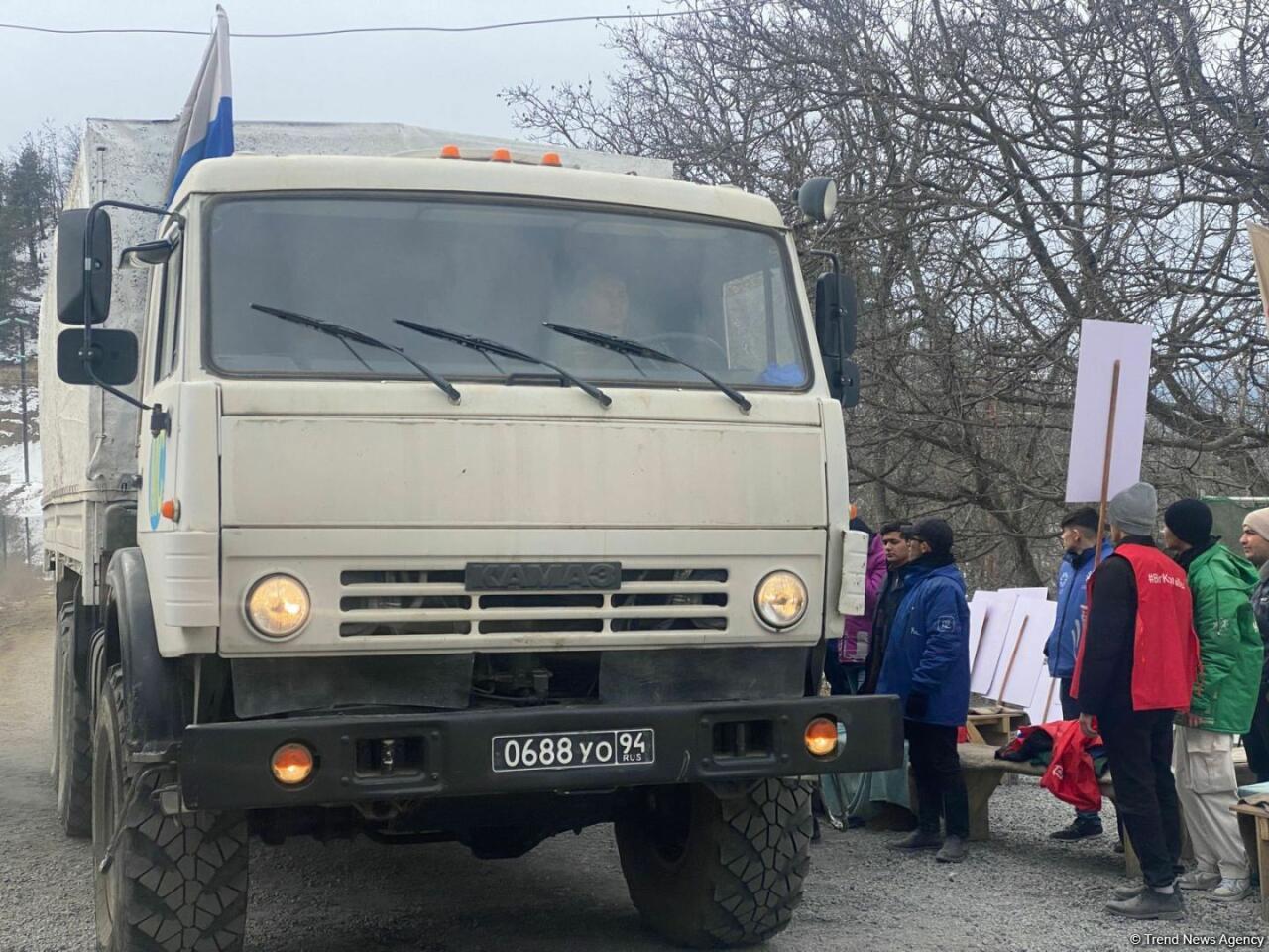 По Лачинской дороге проехали 13 автомашин снабжения миротворцев