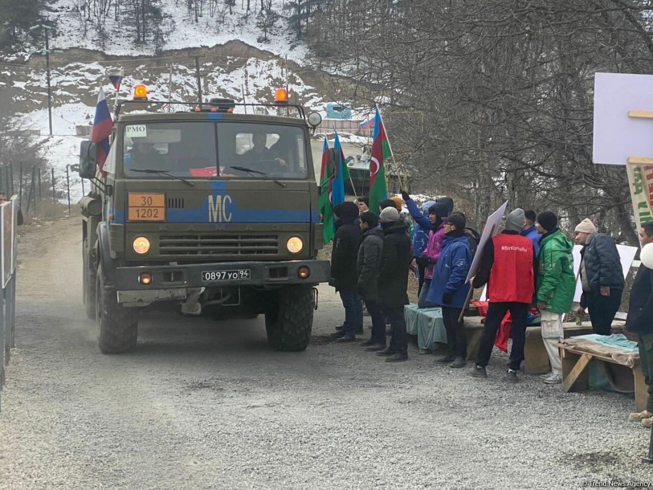 По Лачинской дороге проехали 13 автомашин снабжения миротворцев