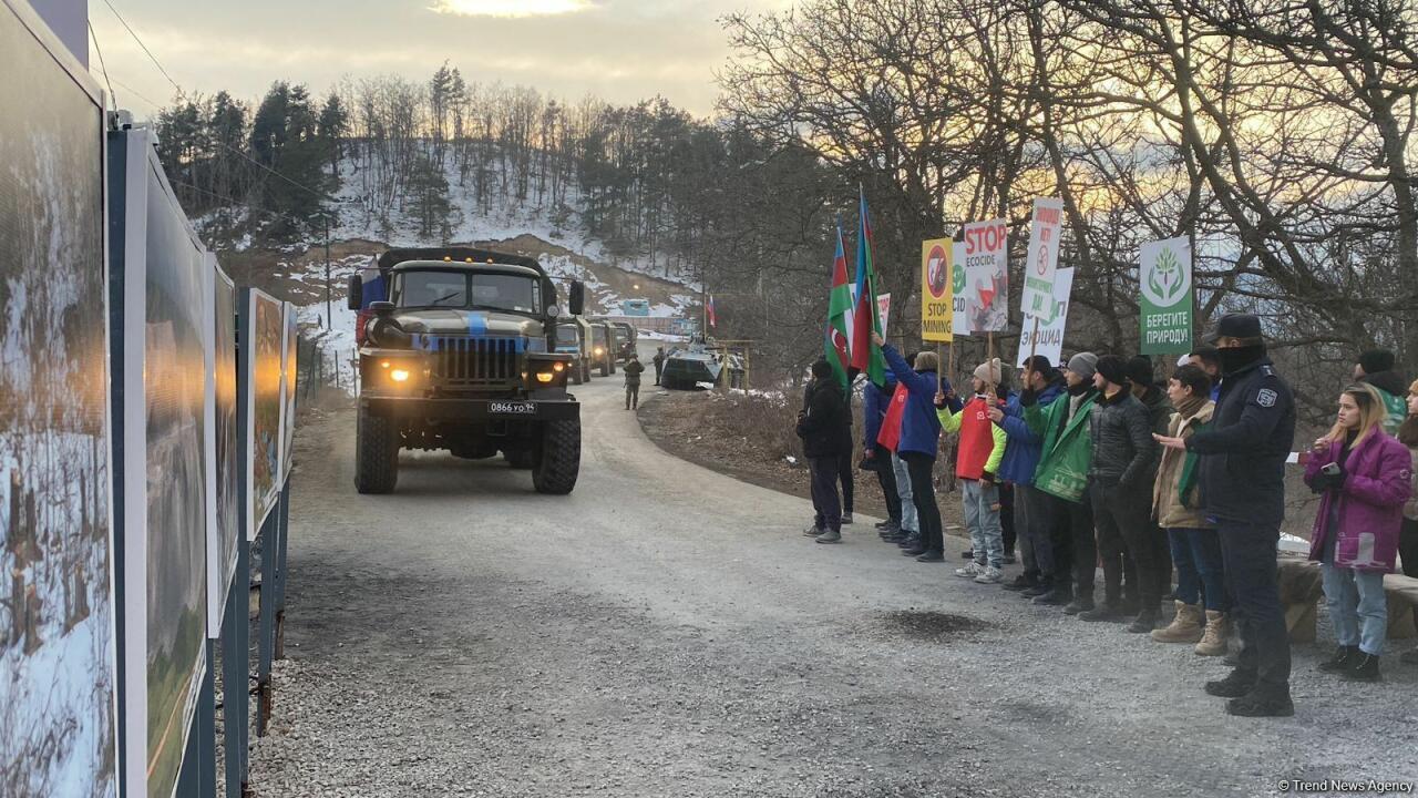 По Лачинской дороге проехали еще 8 автомобилей миротворцев