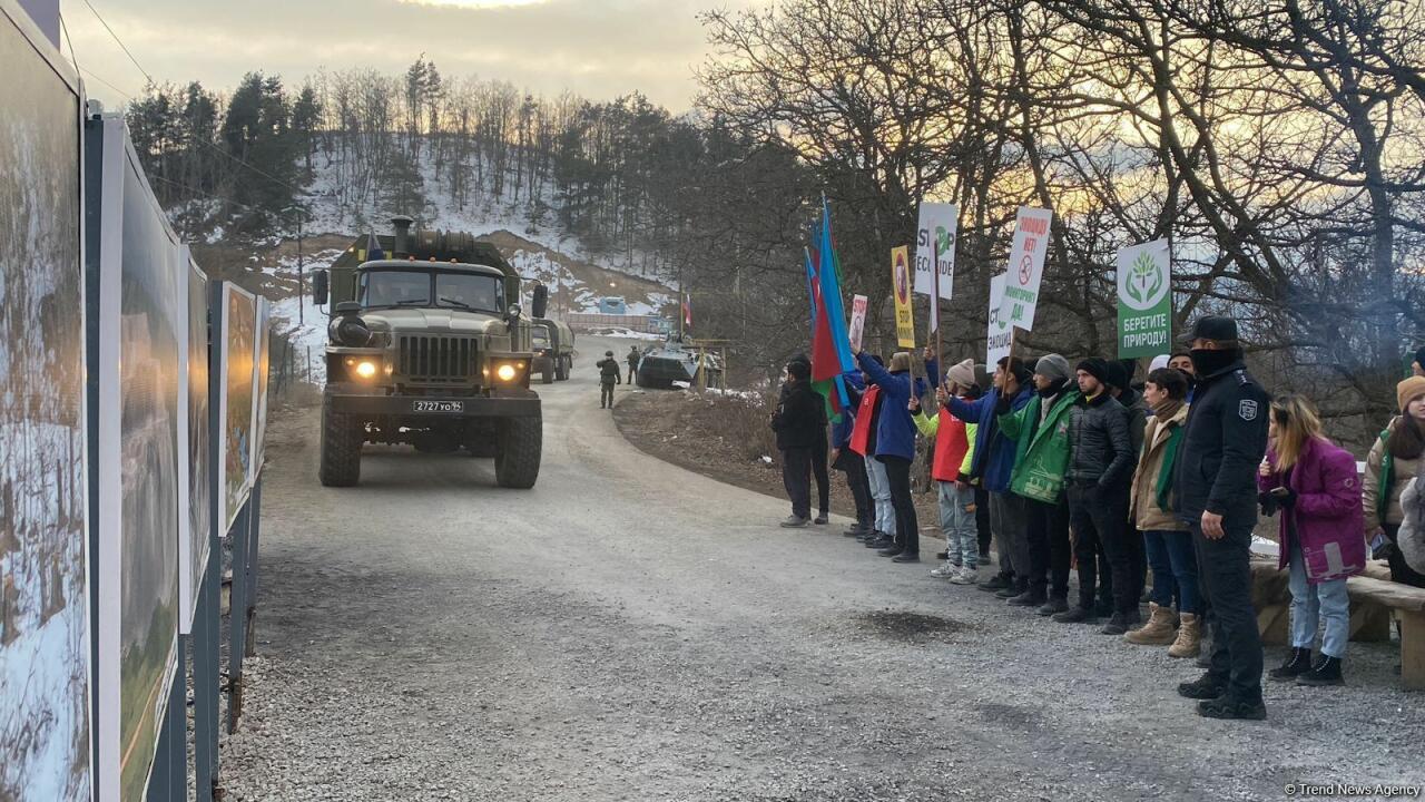 По Лачинской дороге проехали еще 8 автомобилей миротворцев