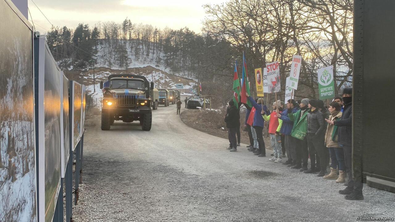 По Лачинской дороге проехали еще 8 автомобилей миротворцев