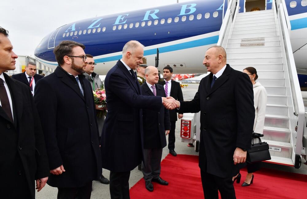 Президент Ильхам Алиев и Первая леди Мехрибан Алиева прибыли в Венгрию