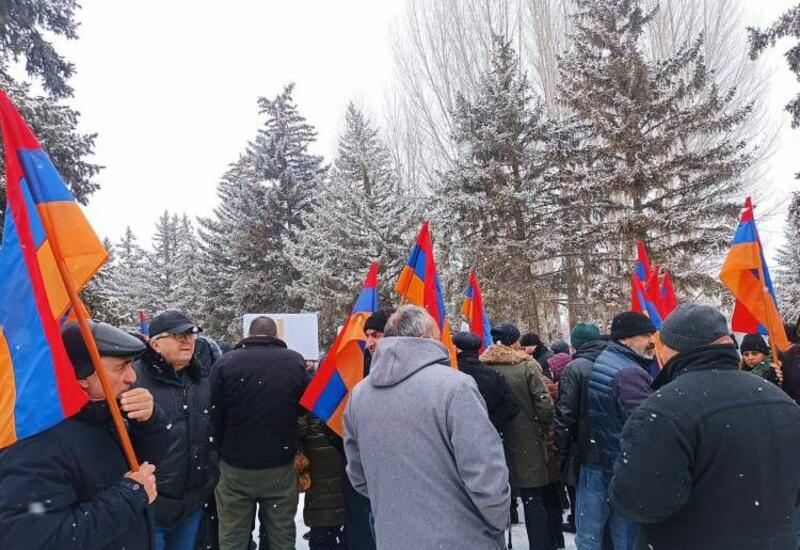 "Россия - враг". В Армении прошел митинг за выход из ОДКБ