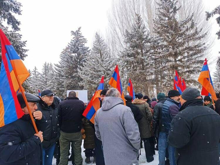 "Россия - враг". В Армении прошел митинг за выход из ОДКБ