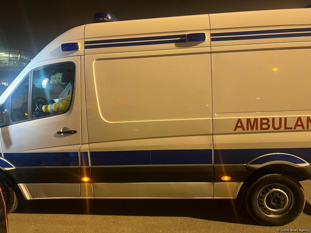 Пострадавших при нападении на посольство Азербайджана в Тегеране увезли каретами скорой помощи