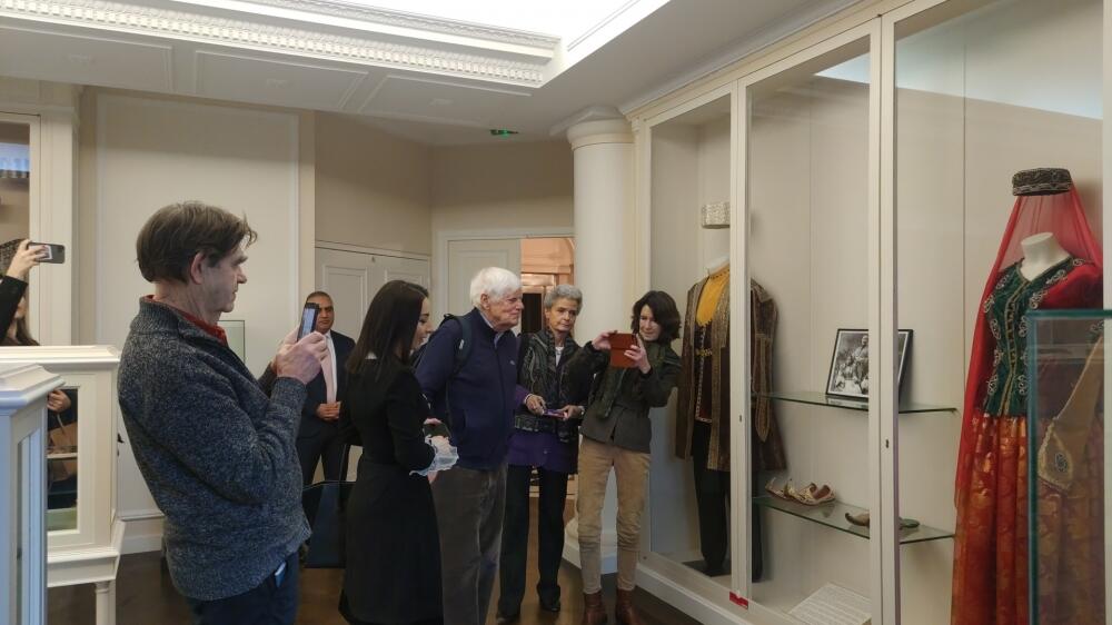 Лейла Абдуллаева провела в Париже пресс-конференцию для иностранных журналистов