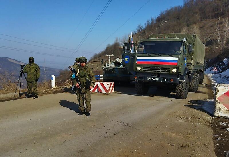 Еще четыре автомобиля снабжения миротворцев проехали по Лачинской дороге