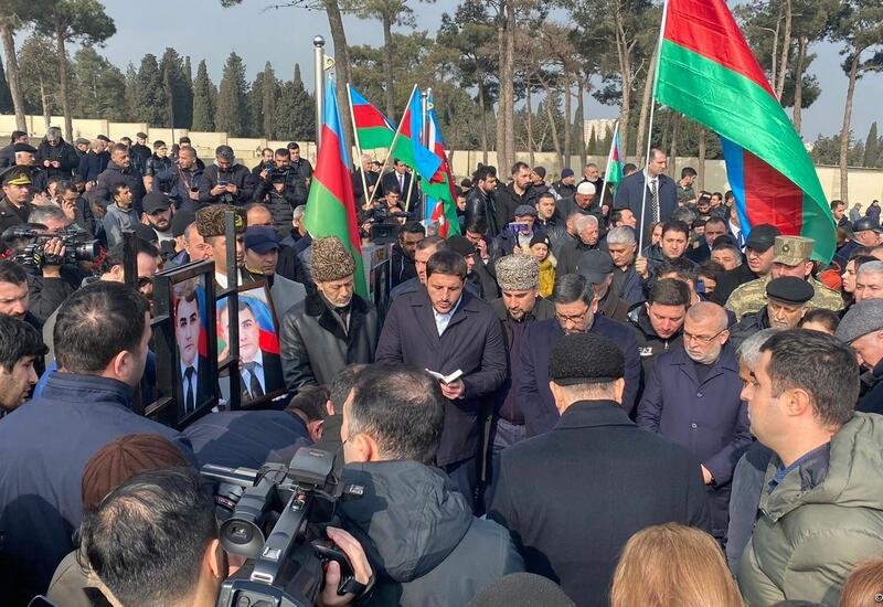 На похоронах Орхана Аскерова массовое скопление людей, пришедших попрощаться с шехидом