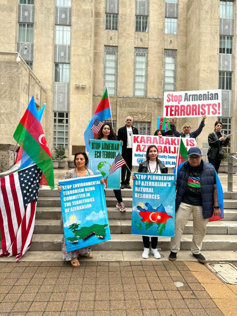 "Остановите армянских террористов!"