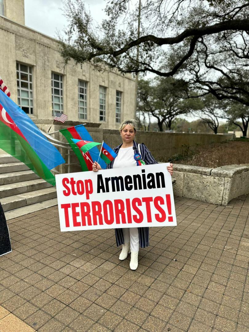 "Остановите армянских террористов!"