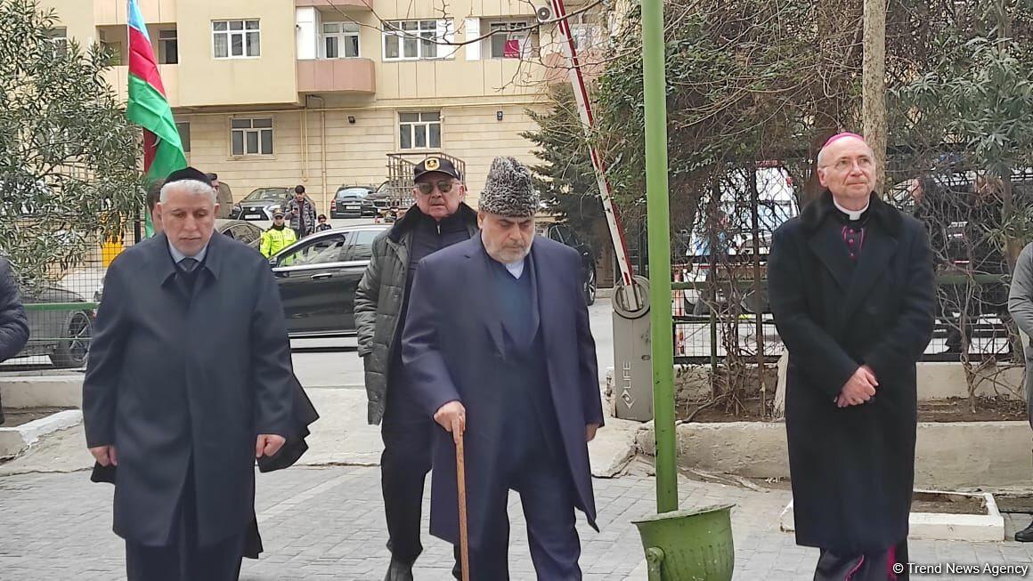 Лидеры религиозных конфессий Азербайджана принимают участие в траурной церемонии шехида Орхана Аскерова