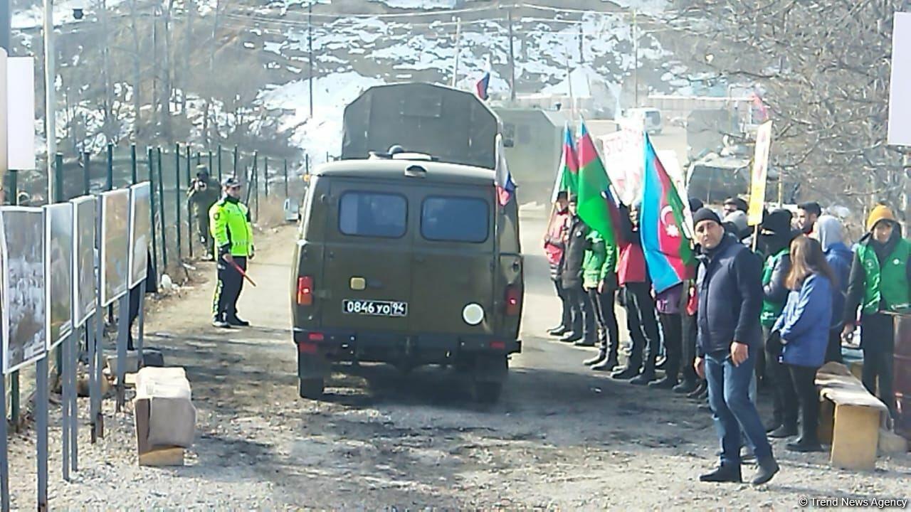 По Лачинской дороге проехали еще пять автомобилей миротворцев