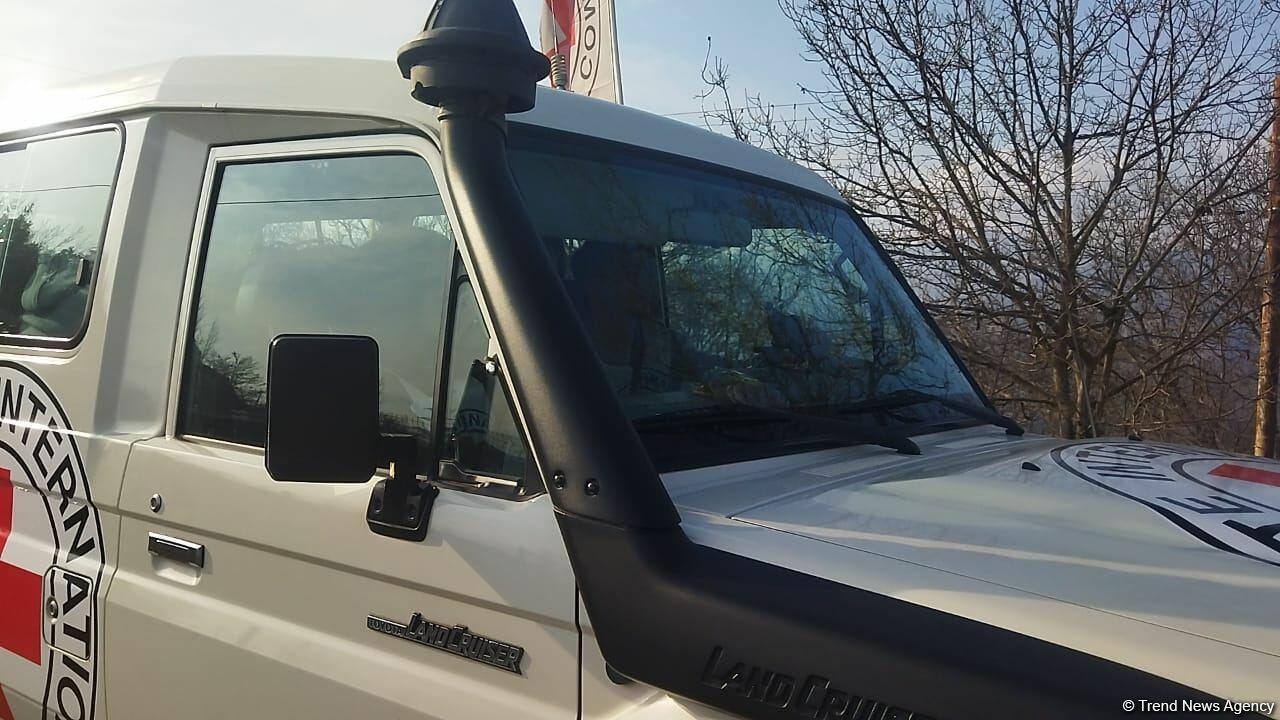 По Лачинской дороге проехали автомобили Красного Креста