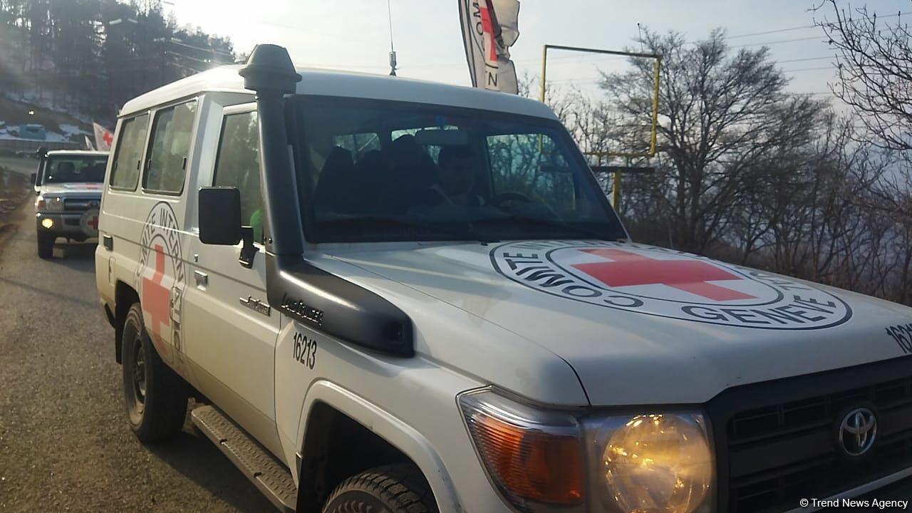 По Лачинской дороге проехали автомобили Красного Креста