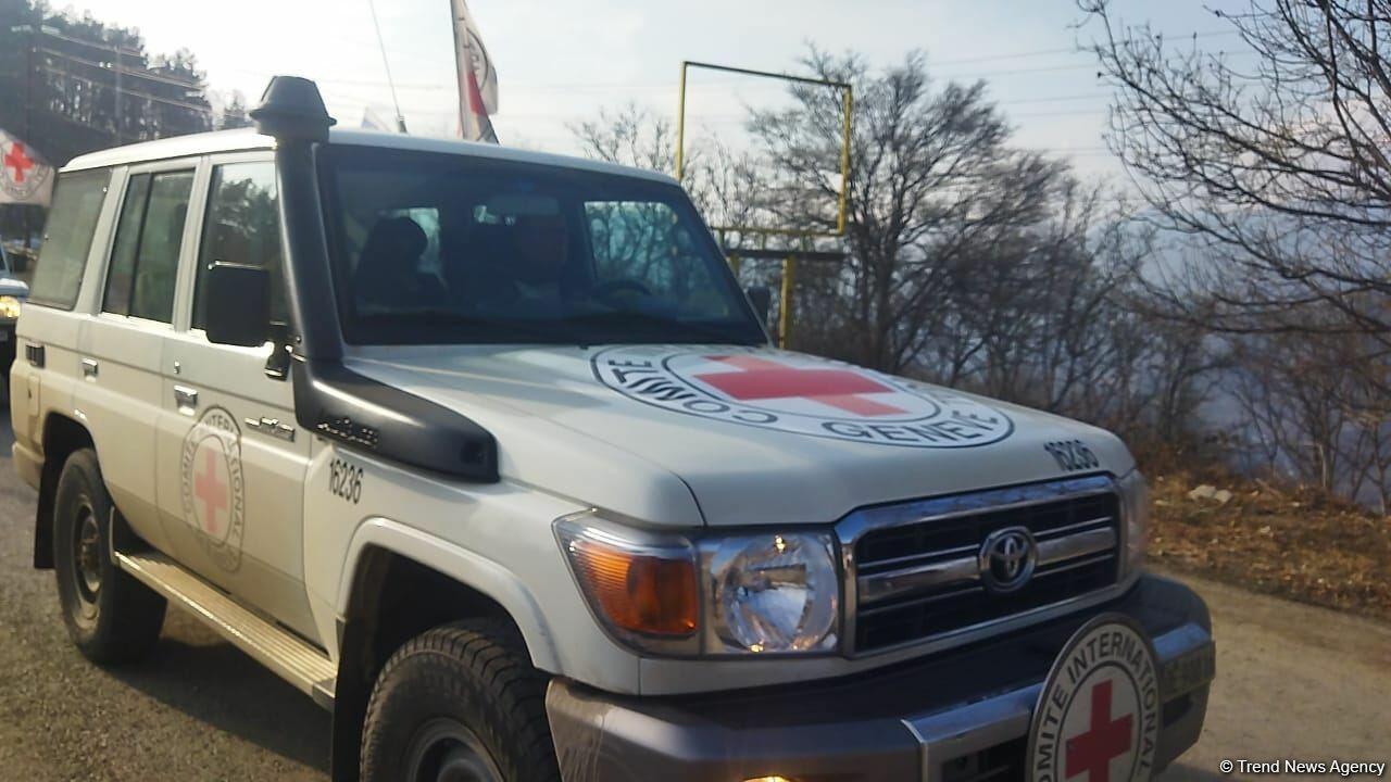 По Лачинской дороге проехали автомобили Красного Креста