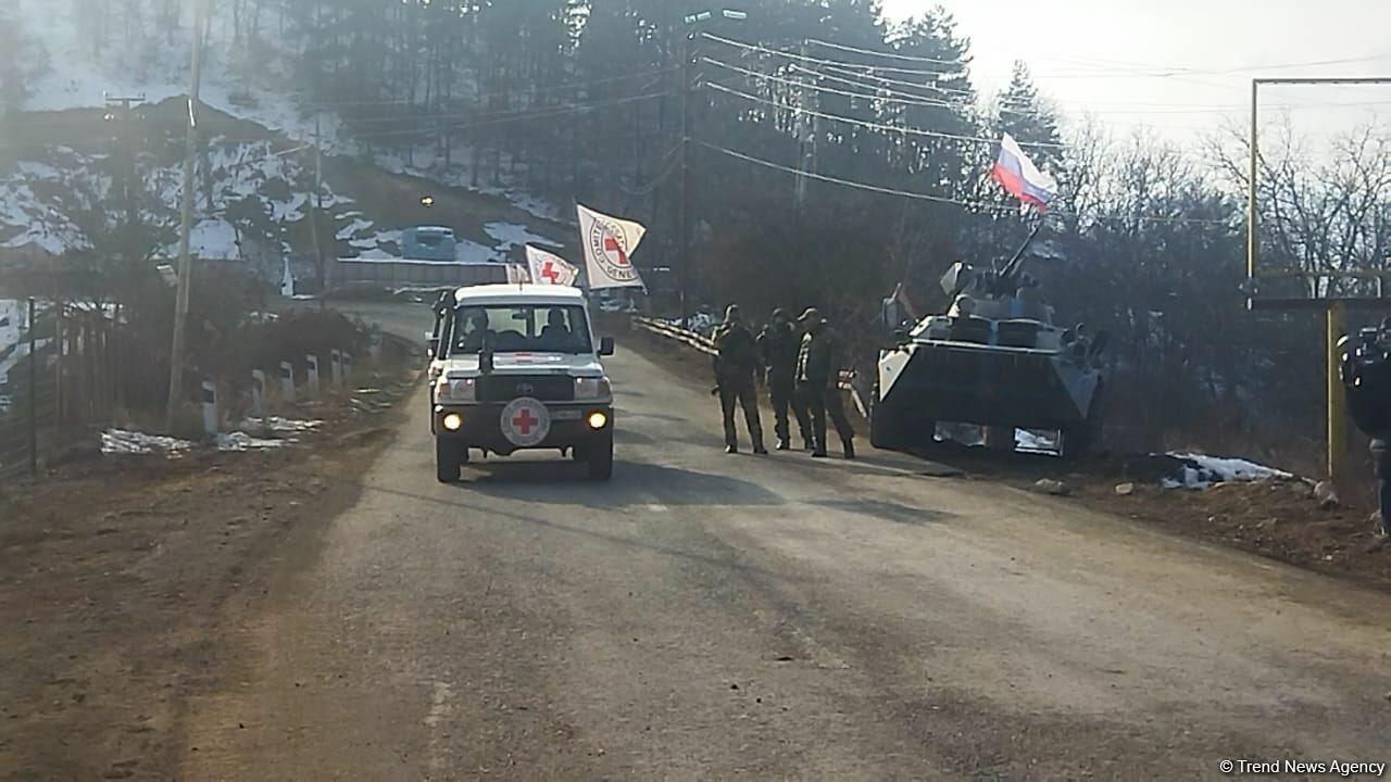 По Лачинской дороге проехали автомобили Красного Креста