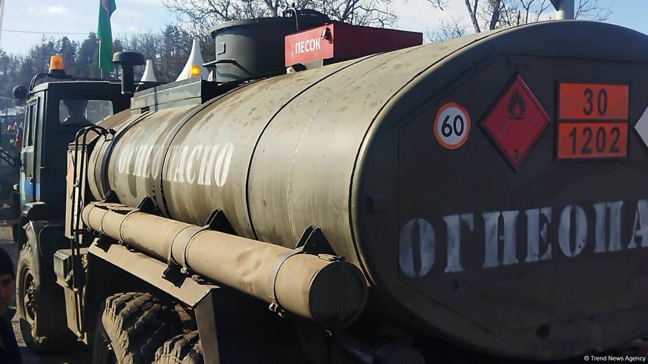 Еще четыре автомобиля снабжения миротворцев проехали по Лачинской дороге