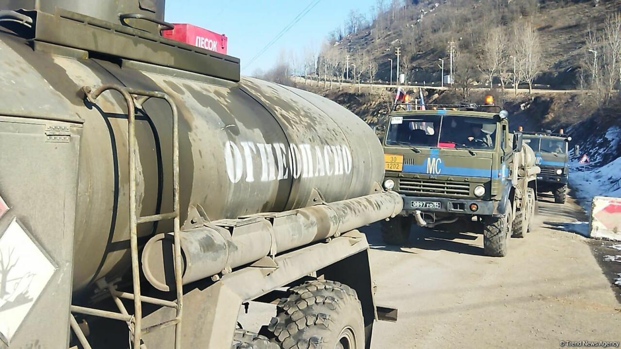 Еще четыре автомобиля снабжения миротворцев проехали по Лачинской дороге