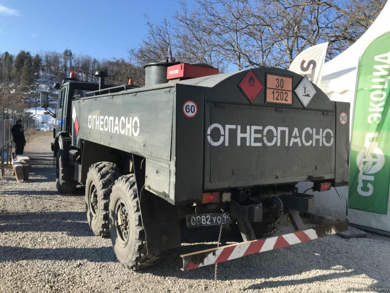Еще четыре автомобиля снабжения миротворцев проехали по Лачинской дороге