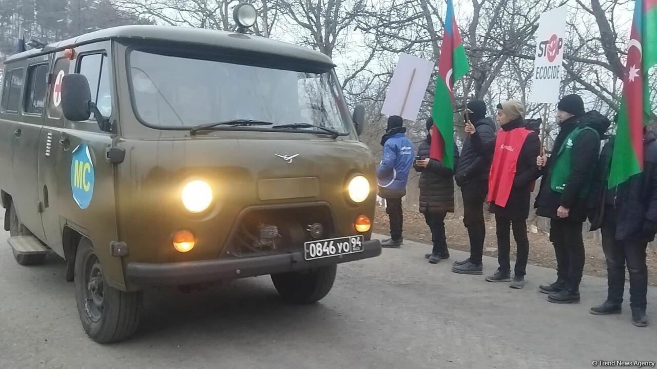 По Лачинской дороге проехали еще 6 автомобилей миротворцев