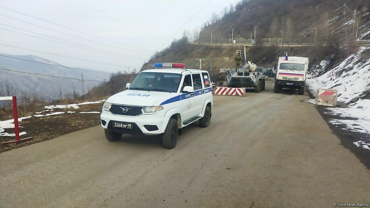 По Лачинской дороге проехала большая колонна автотранспорта миротворцев