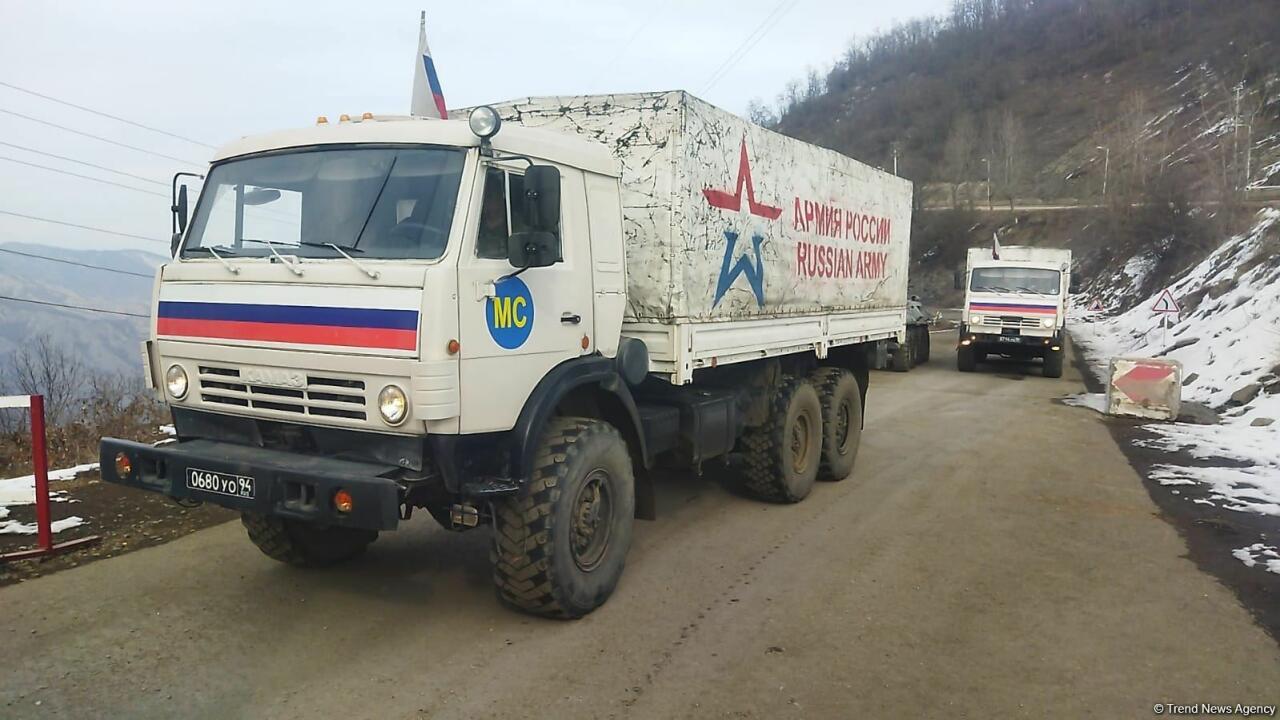По Лачинской дороге проехала большая колонна автотранспорта миротворцев