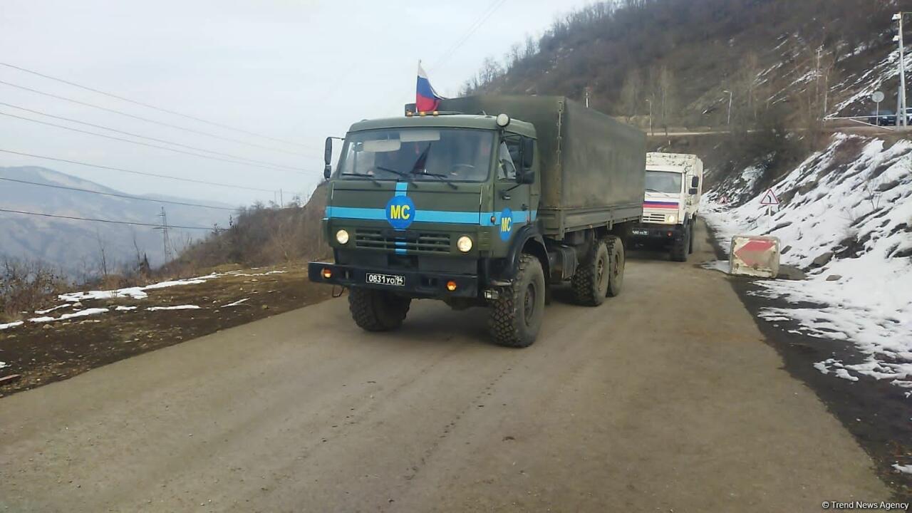 По Лачинской дороге проехала большая колонна автотранспорта миротворцев